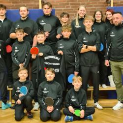 Kinder und Jugendliche erhalten neue Sportbekleidung