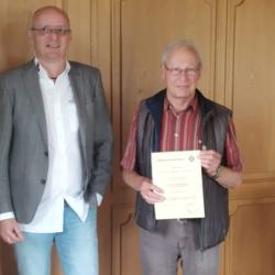 Peter Schneider mit der Goldenen Verbandsnadel ausgezeichnet