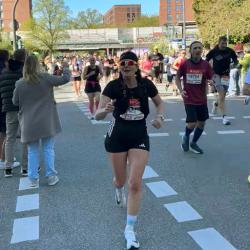 Hamburg in Feierstimmung: Sonja Christiani bezwingt in der Hansestadt ihren neunten Marathon